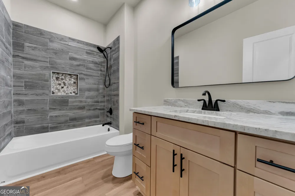 390 Champayne TRL Hartwell, GA 30643