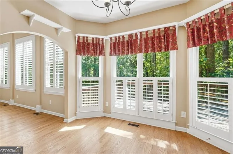 514 Lovinggood CT Woodstock, GA 30189