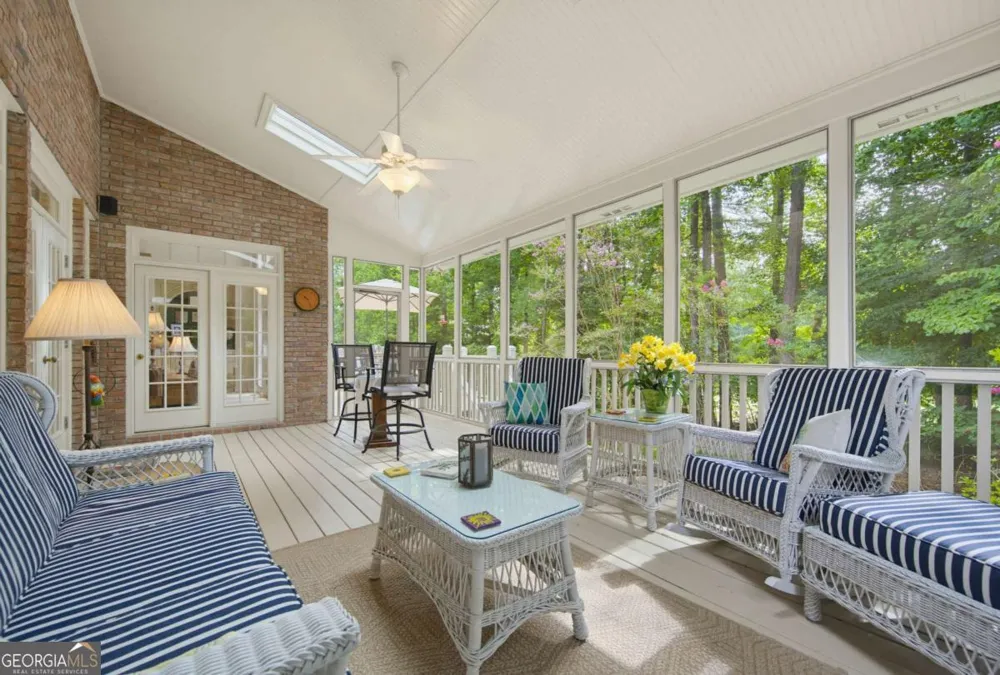 5570 Stoneleigh DR Suwanee, GA 30024