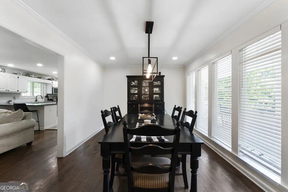 212 Sherwood DR Calhoun, GA 30701