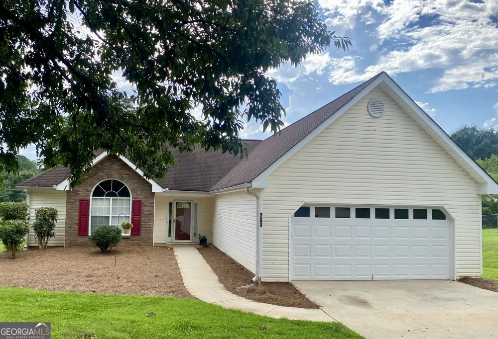 203 Cambridge DR Loganville, GA 30052