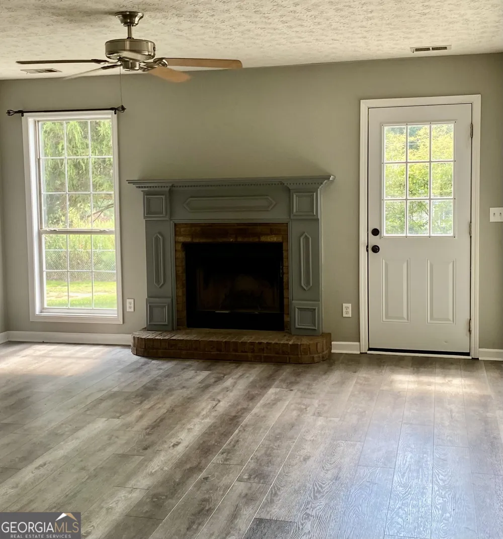 203 Cambridge DR Loganville, GA 30052