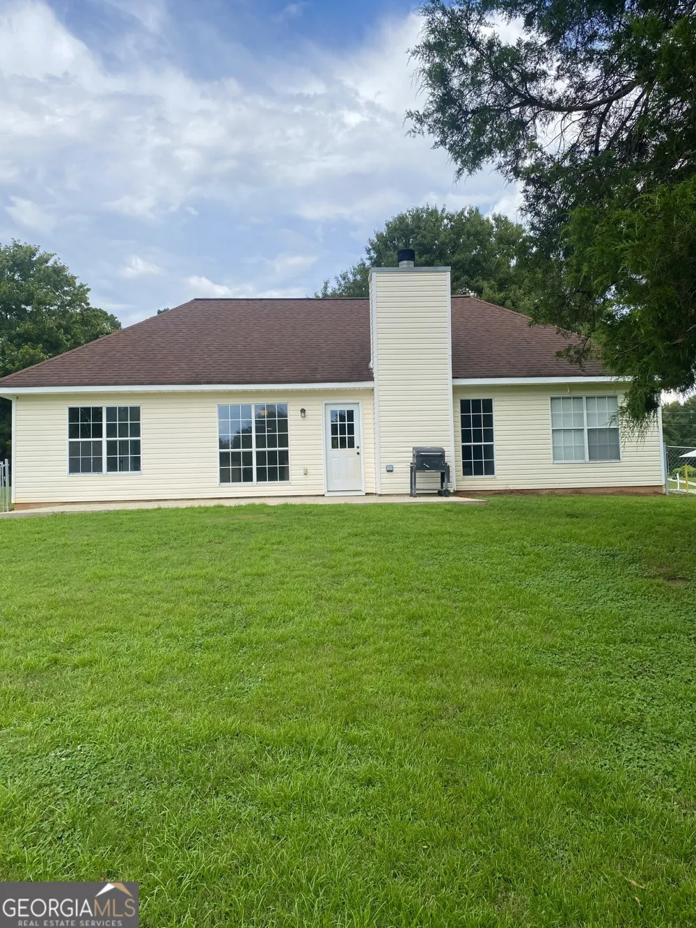 203 Cambridge DR Loganville, GA 30052