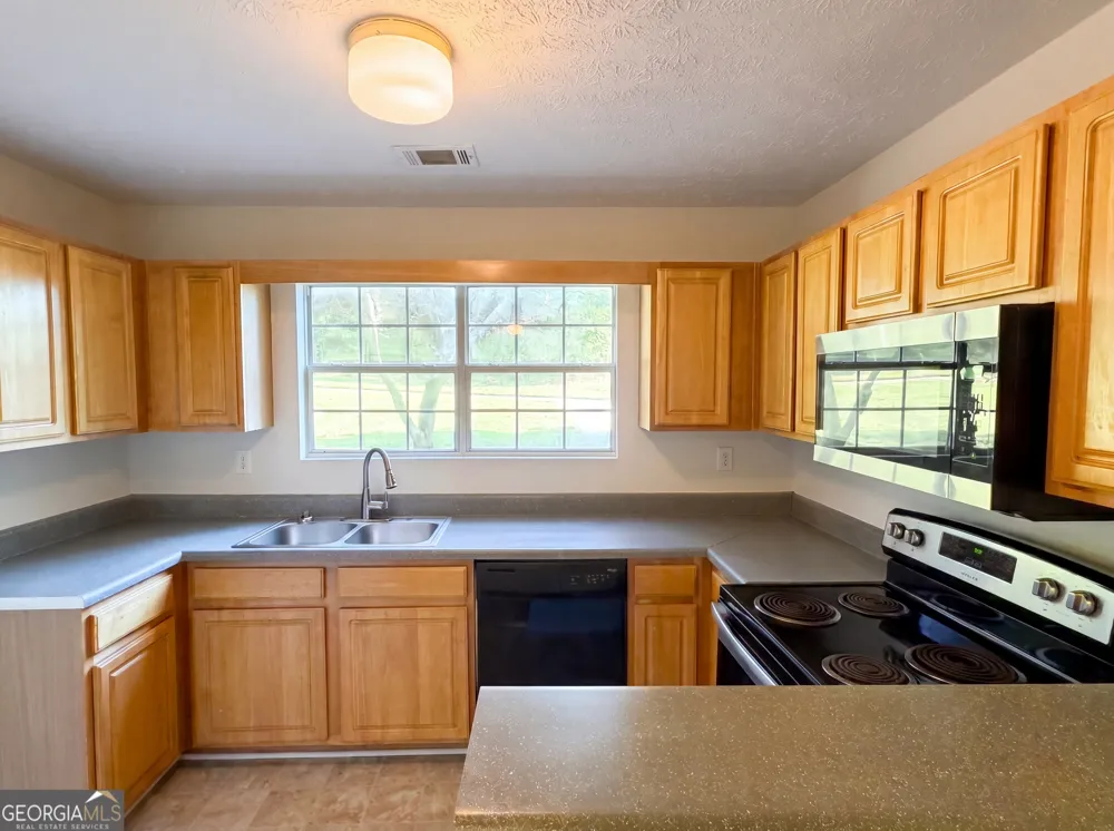 202 Bluff CT Jackson, GA 30233