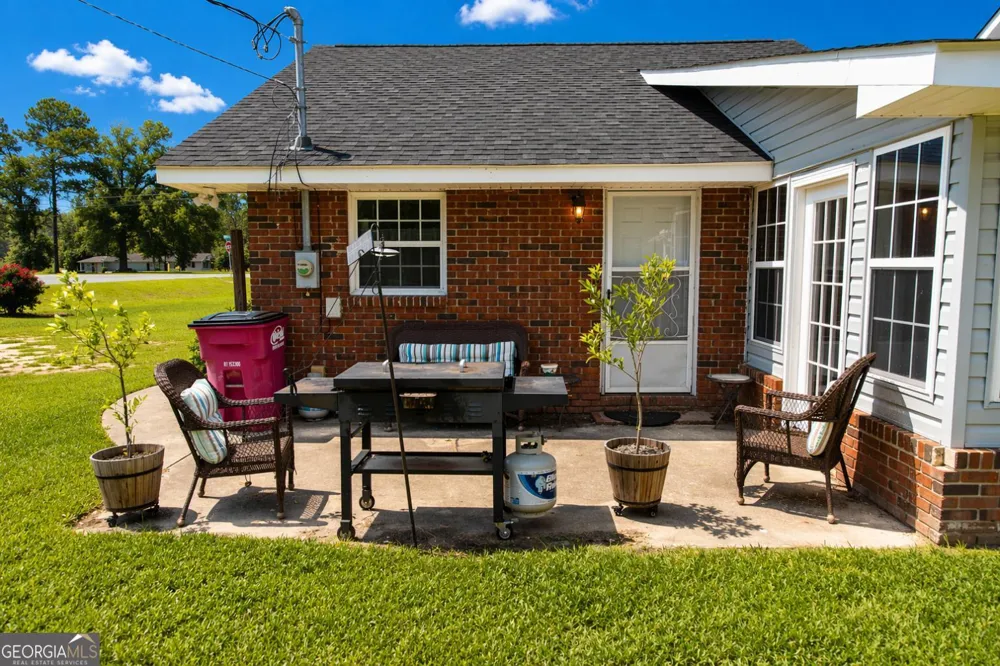 1194 Blackshear Hwy Baxley, GA 31513