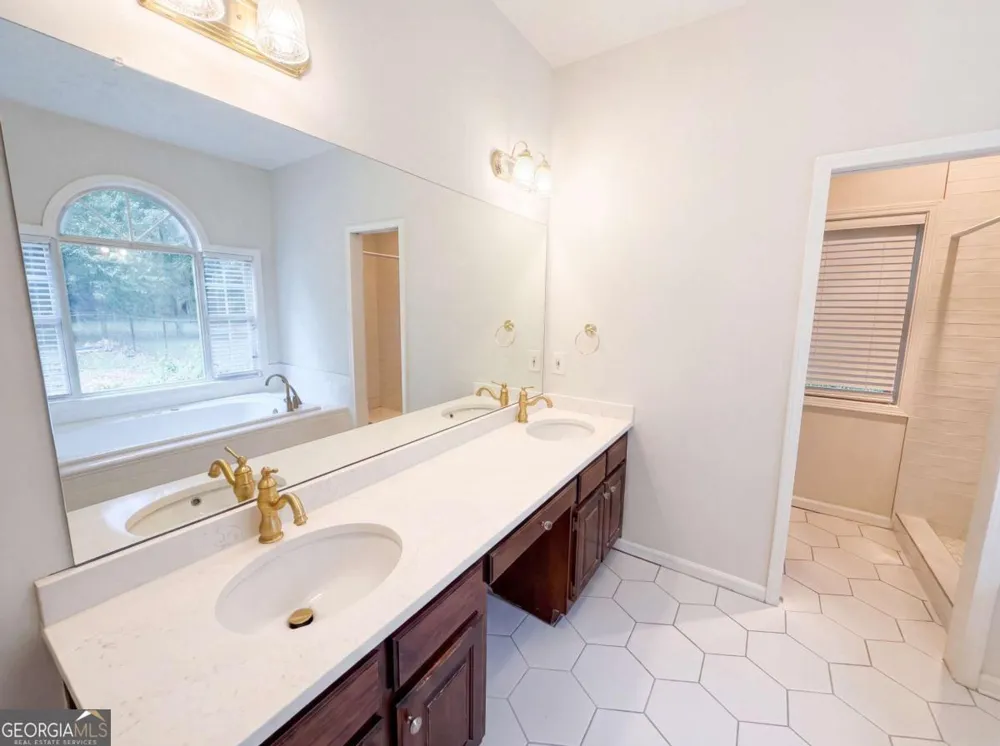 346 Carnation DR Social Circle, GA 30025
