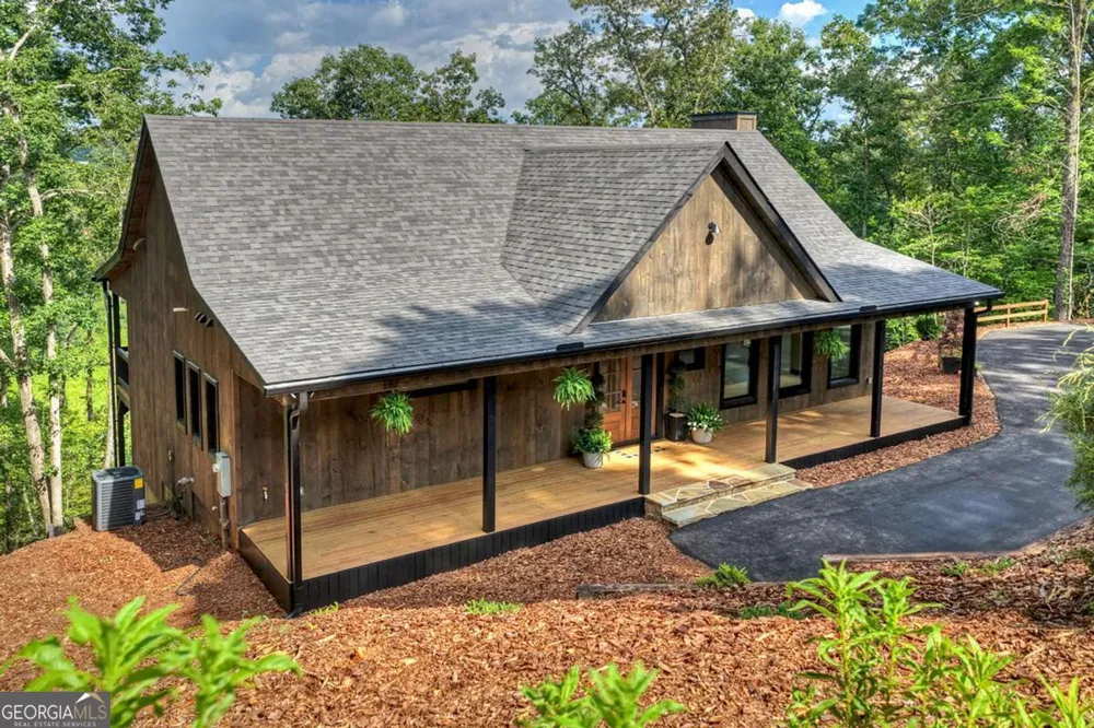 1729 Barnes Chapel RD Blue Ridge, GA 30513