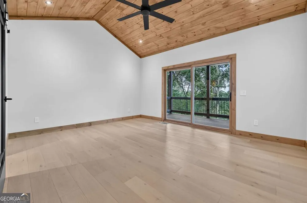 1729 Barnes Chapel RD Blue Ridge, GA 30513