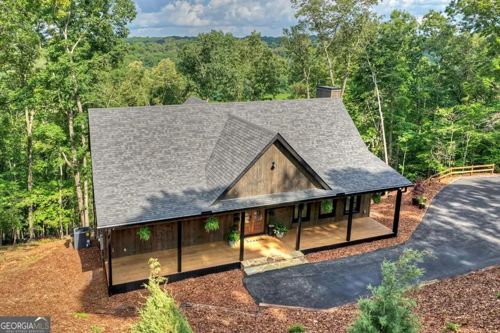 1729 Barnes Chapel RD Blue Ridge, GA 30513
