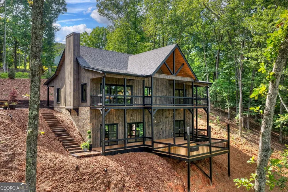 1729 Barnes Chapel RD Blue Ridge, GA 30513