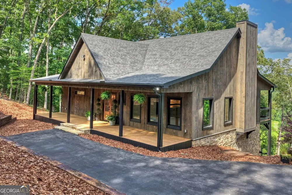 1729 Barnes Chapel RD Blue Ridge, GA 30513