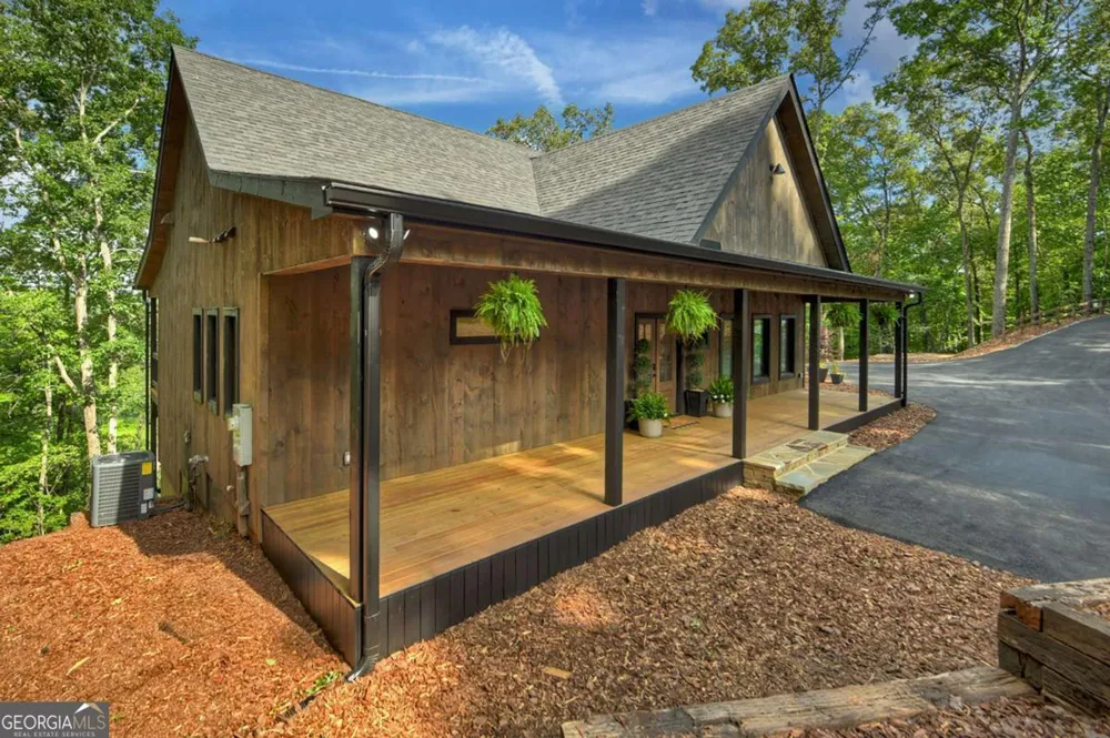 1729 Barnes Chapel RD Blue Ridge, GA 30513