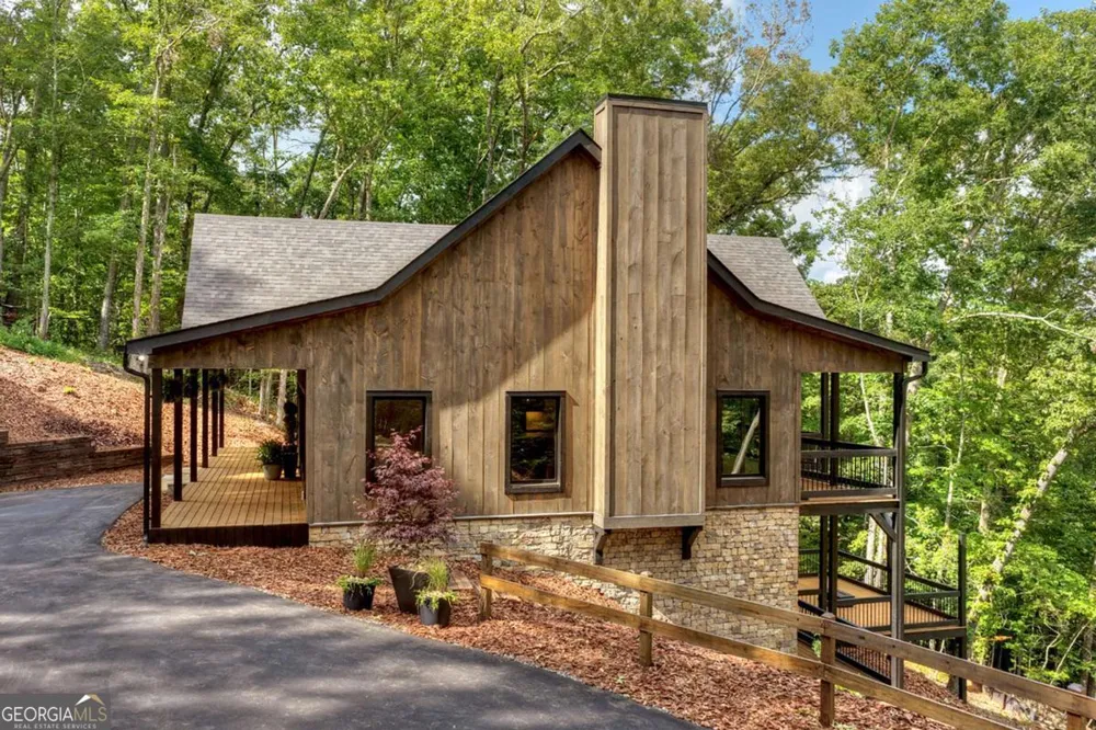 1729 Barnes Chapel RD Blue Ridge, GA 30513