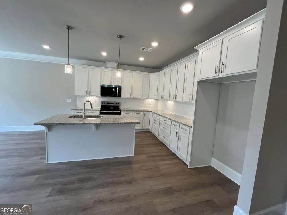 11 Creekside Commons DR Hoschton, GA 30548