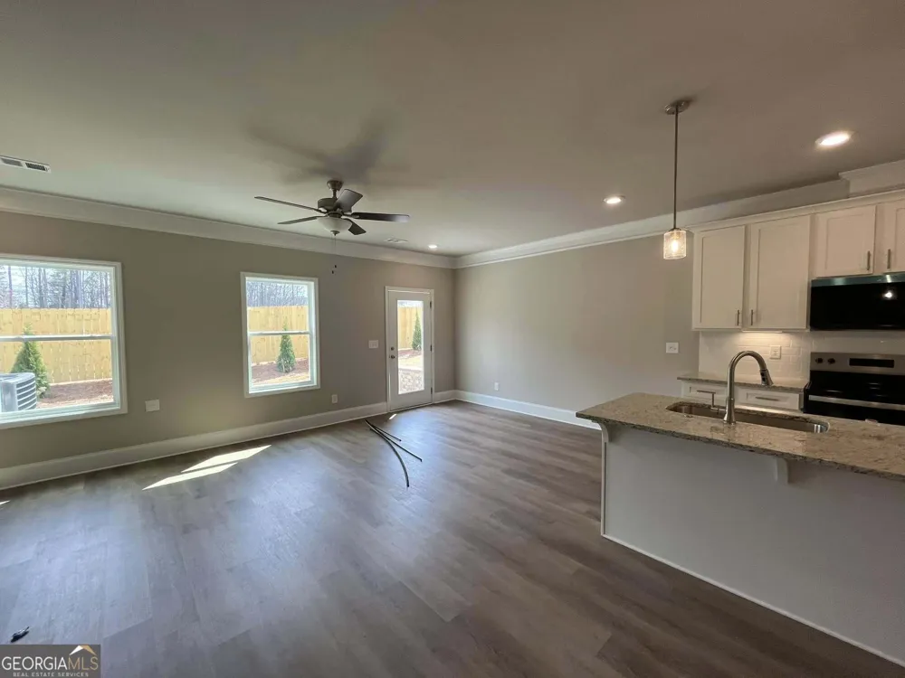 21 Creekside Commons DR Hoschton, GA 30548