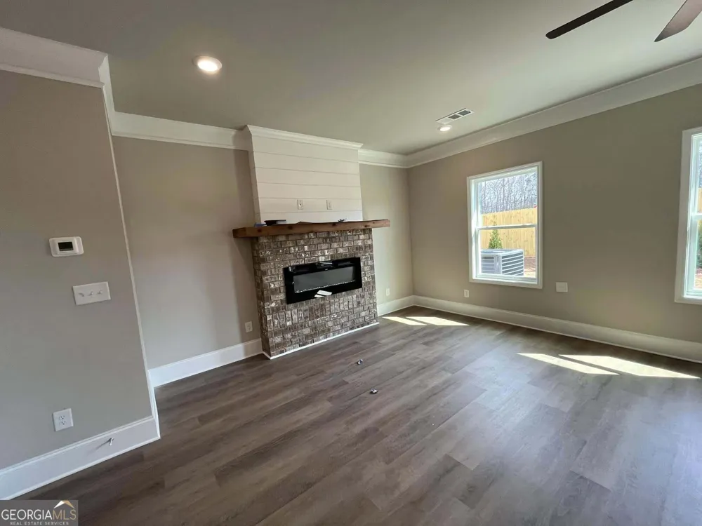 21 Creekside Commons DR Hoschton, GA 30548