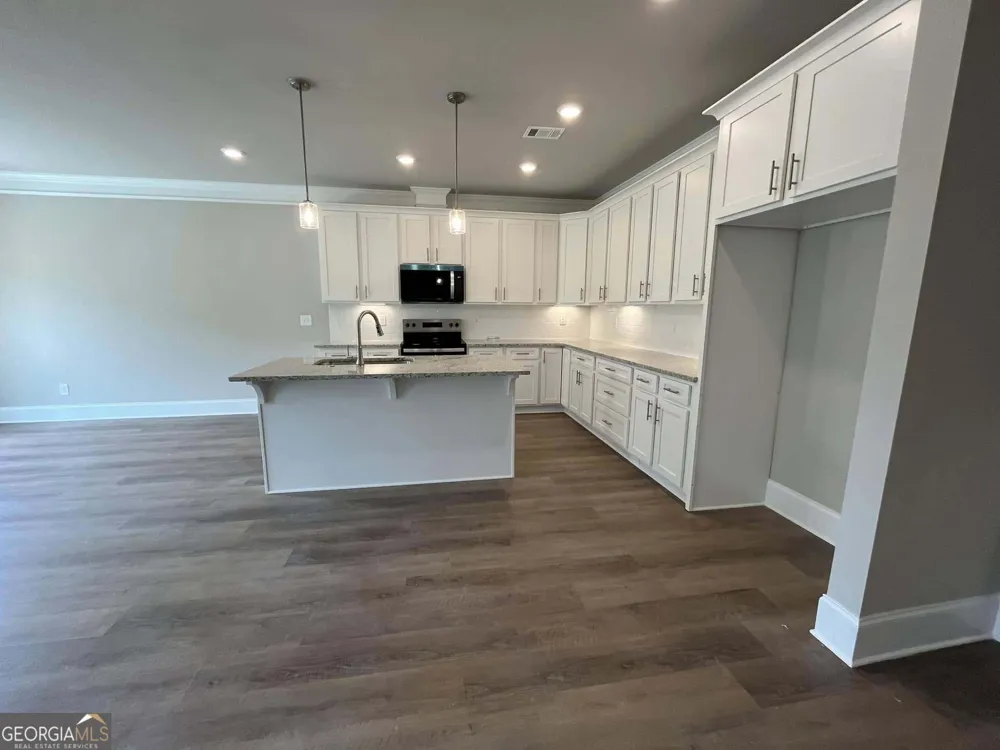 21 Creekside Commons DR Hoschton, GA 30548