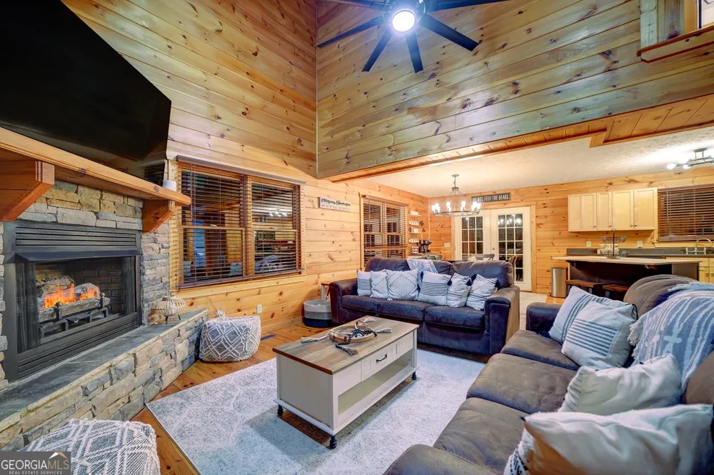 46 Pelican DR Ellijay, GA 30540