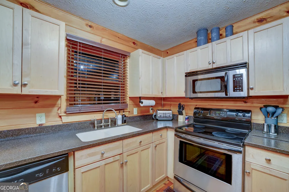 46 Pelican DR Ellijay, GA 30540