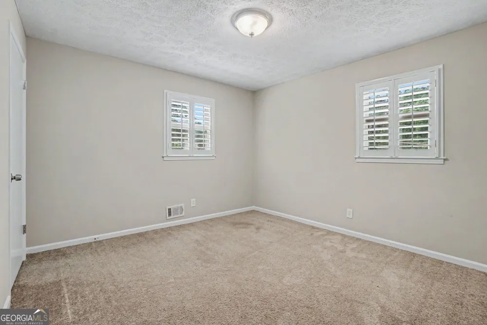1272 Oakwoods DR Woodstock, GA 30188