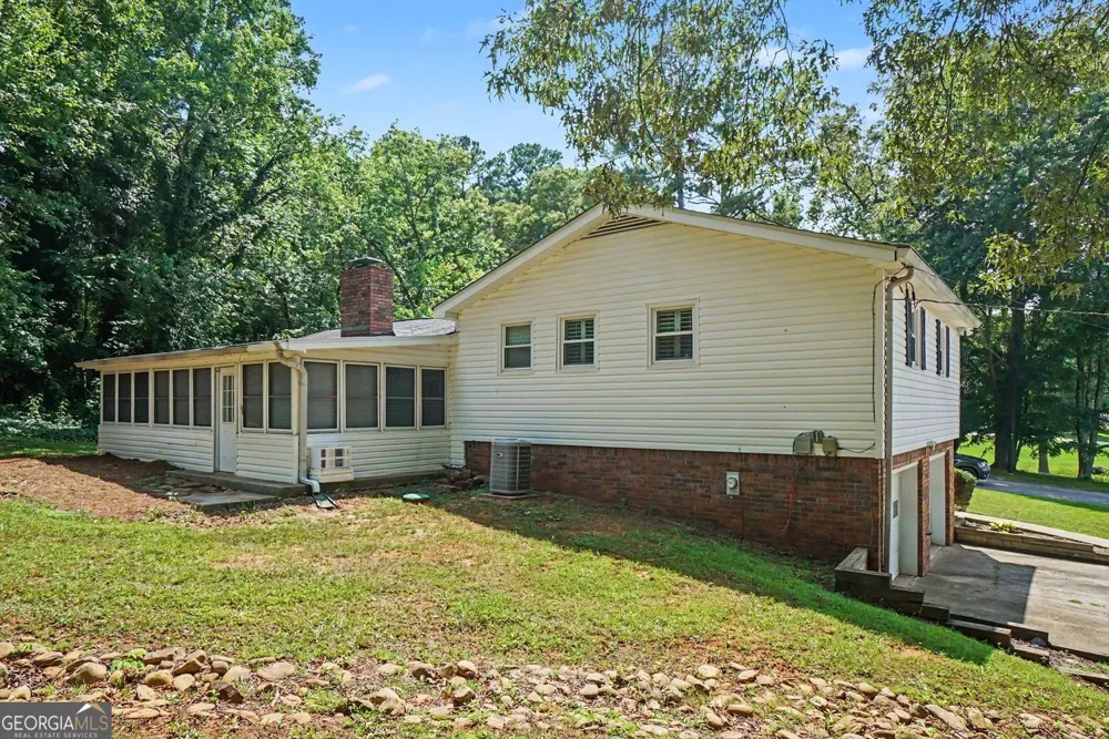 1272 Oakwoods DR Woodstock, GA 30188
