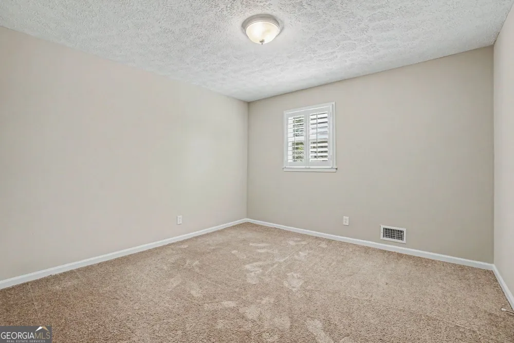 1272 Oakwoods DR Woodstock, GA 30188
