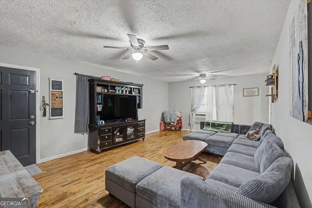 3 Hammond DR SW Plainville, GA 30733