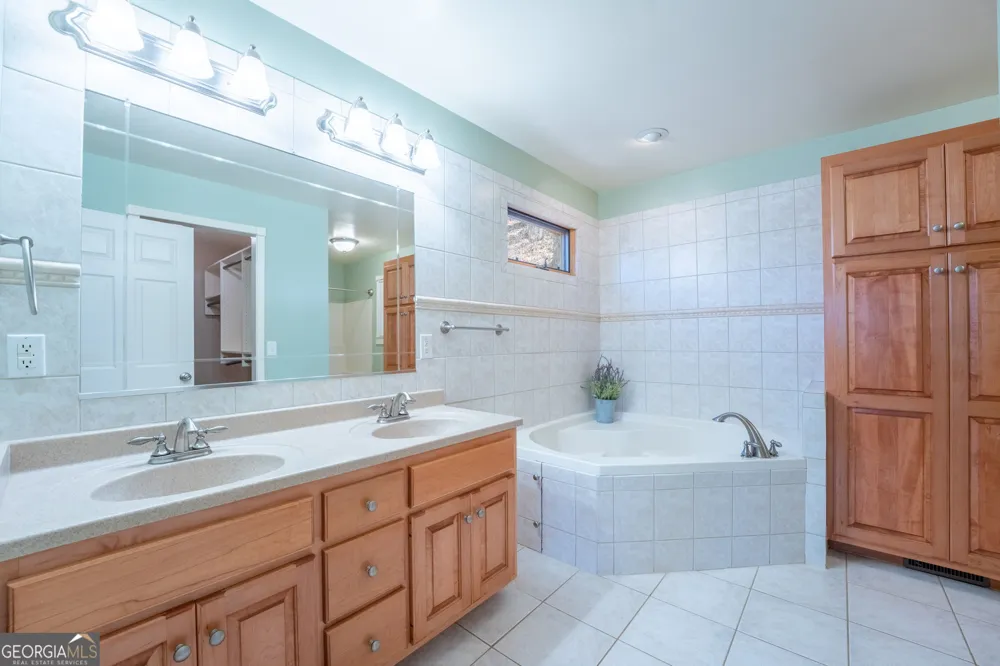 44 Juniper TRL Clayton, GA 30525