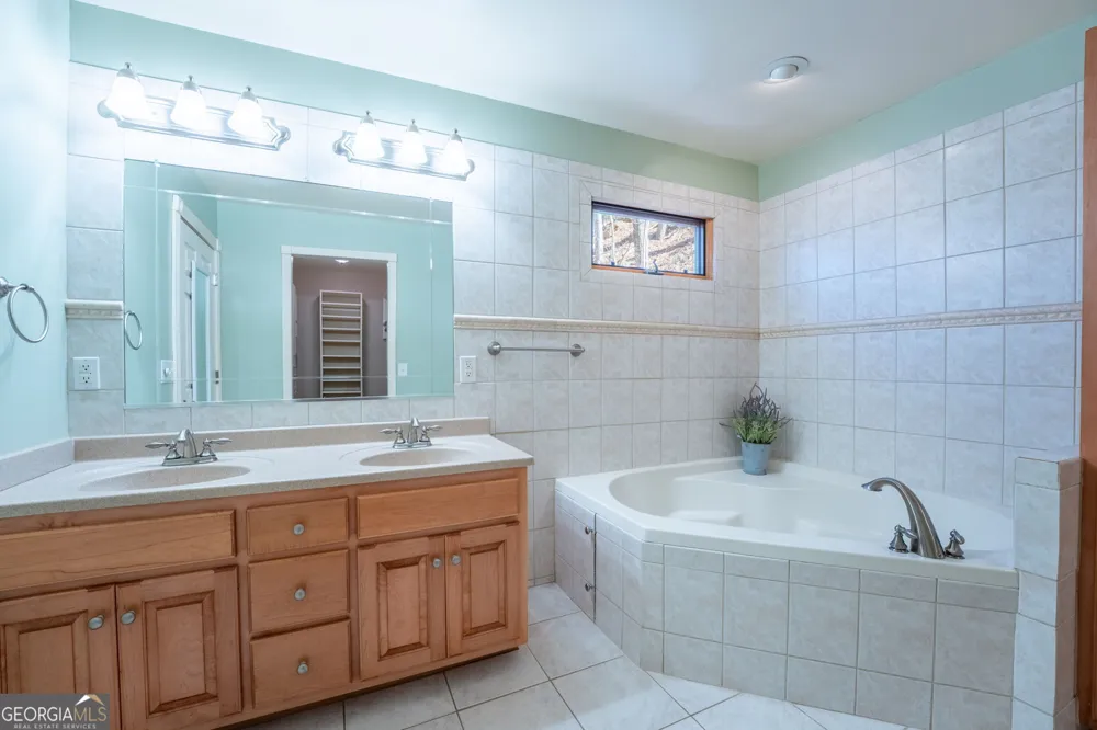 44 Juniper TRL Clayton, GA 30525