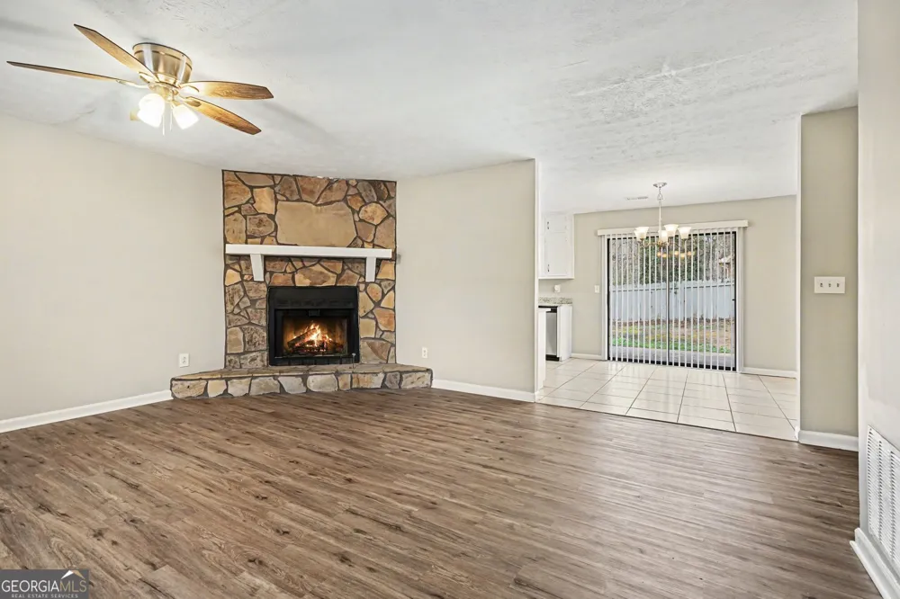 2221 Davis Oaks CT Stone Mountain, GA 30087