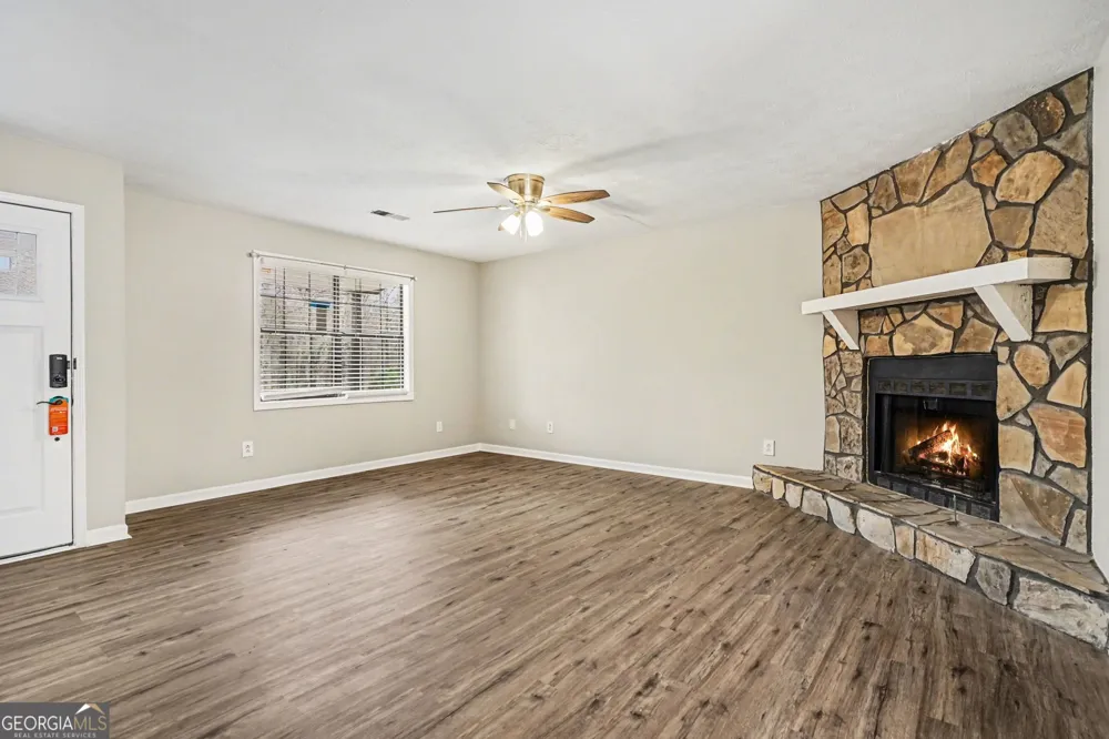 2221 Davis Oaks CT Stone Mountain, GA 30087