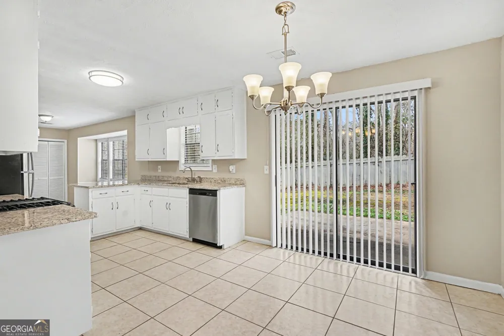 2221 Davis Oaks CT Stone Mountain, GA 30087