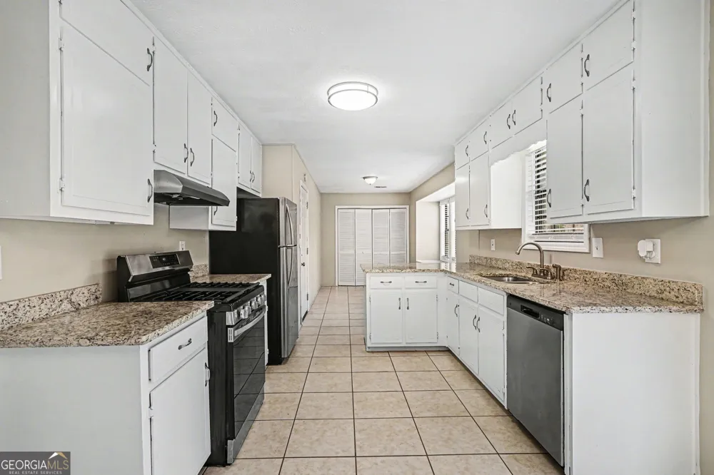 2221 Davis Oaks CT Stone Mountain, GA 30087