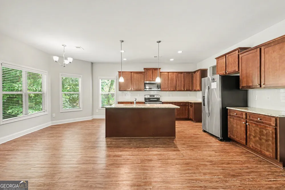 825 Sassafras LN Hoschton, GA 30548