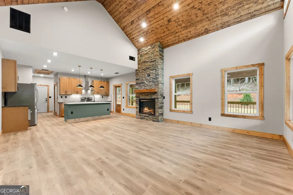 286 Frances DR Ellijay, GA 30536