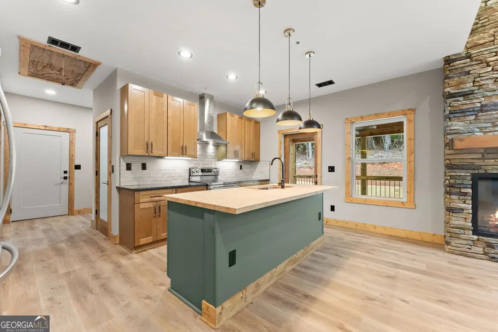 286 Frances DR Ellijay, GA 30536
