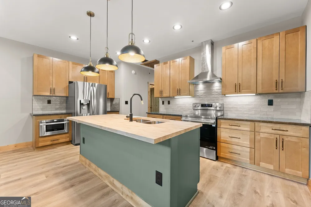 286 Frances DR Ellijay, GA 30536