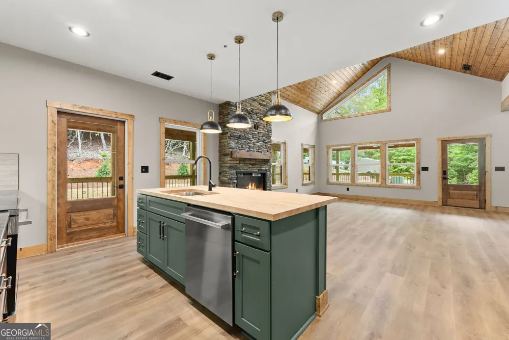 286 Frances DR Ellijay, GA 30536