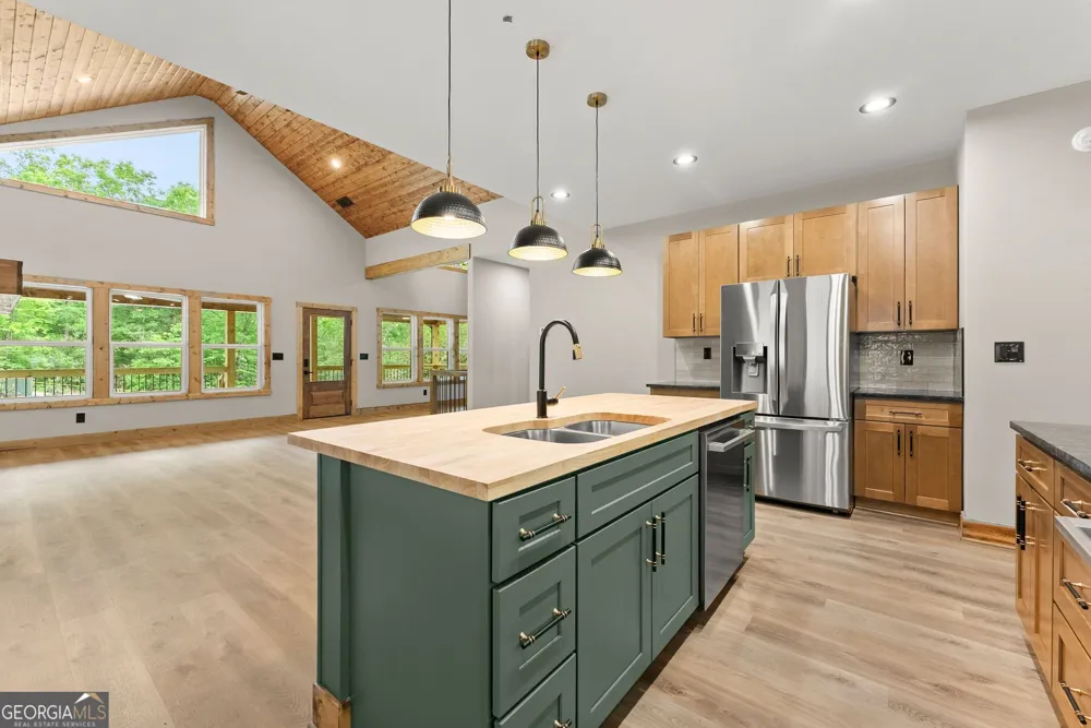 286 Frances DR Ellijay, GA 30536