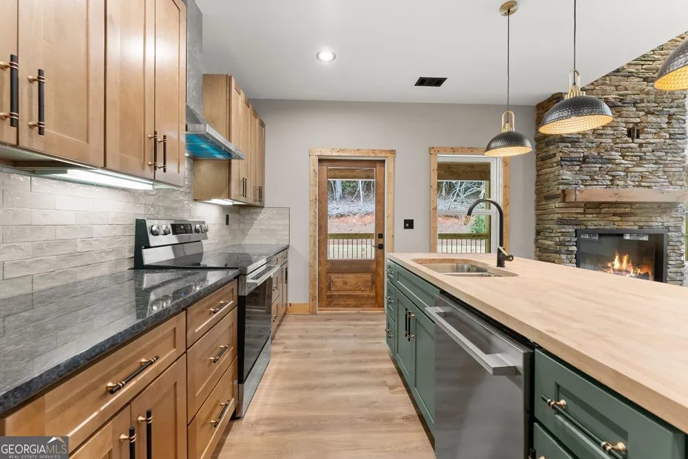 286 Frances DR Ellijay, GA 30536