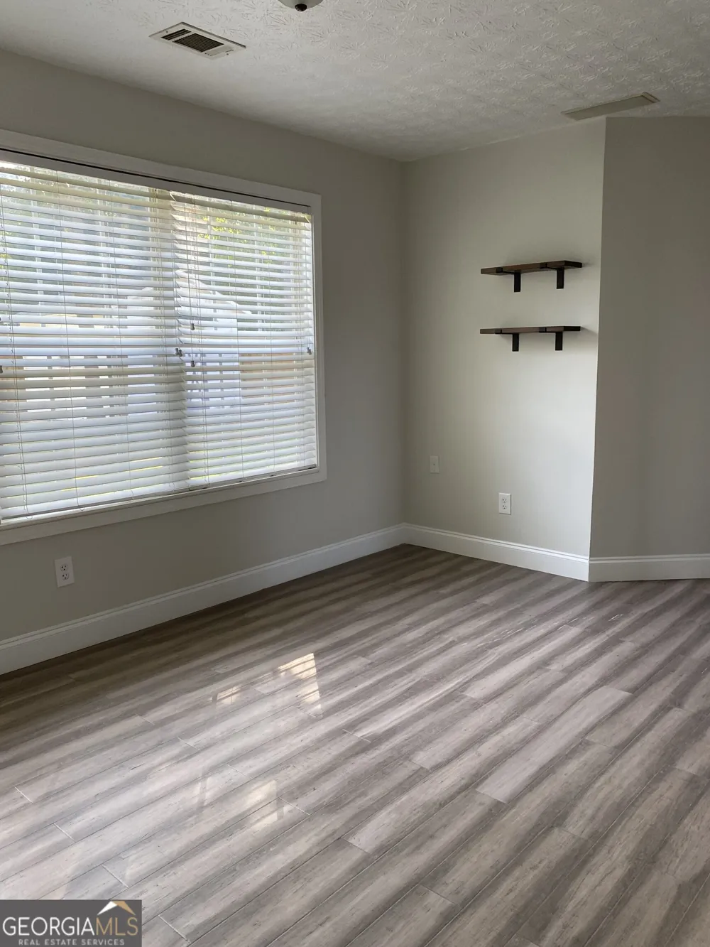 900 Harbins View DR Dacula, GA 30019