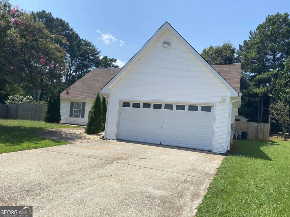 900 Harbins View DR Dacula, GA 30019