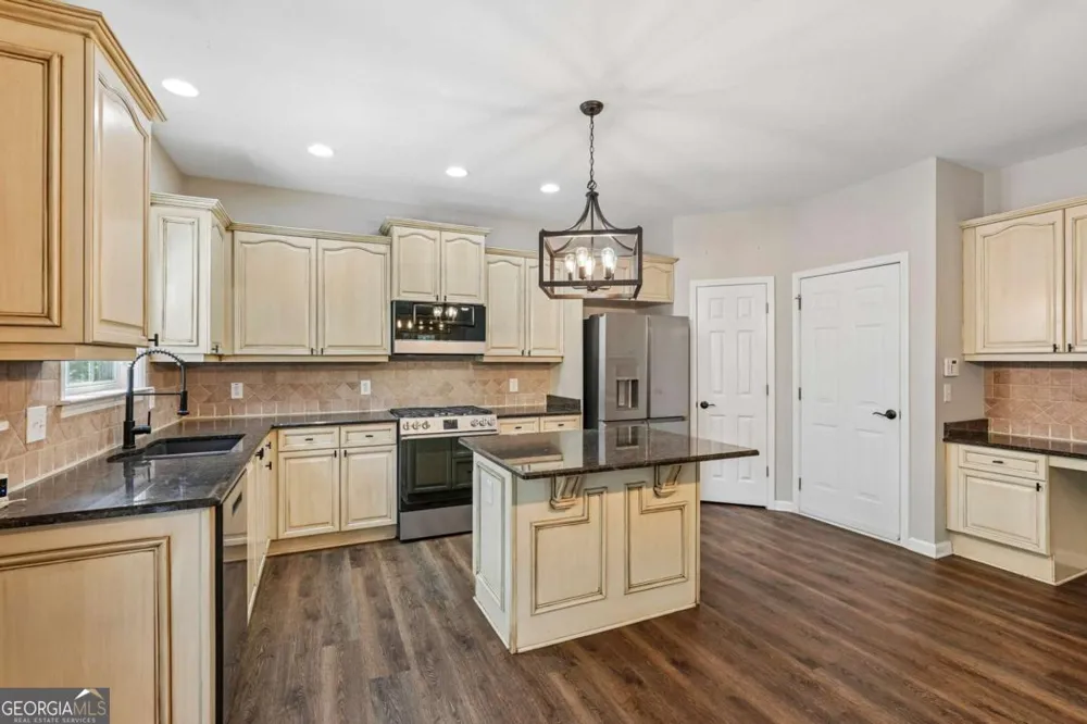 148 Gemstone LN Acworth, GA 30101
