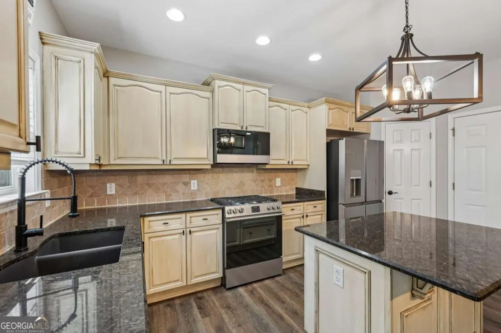 148 Gemstone LN Acworth, GA 30101
