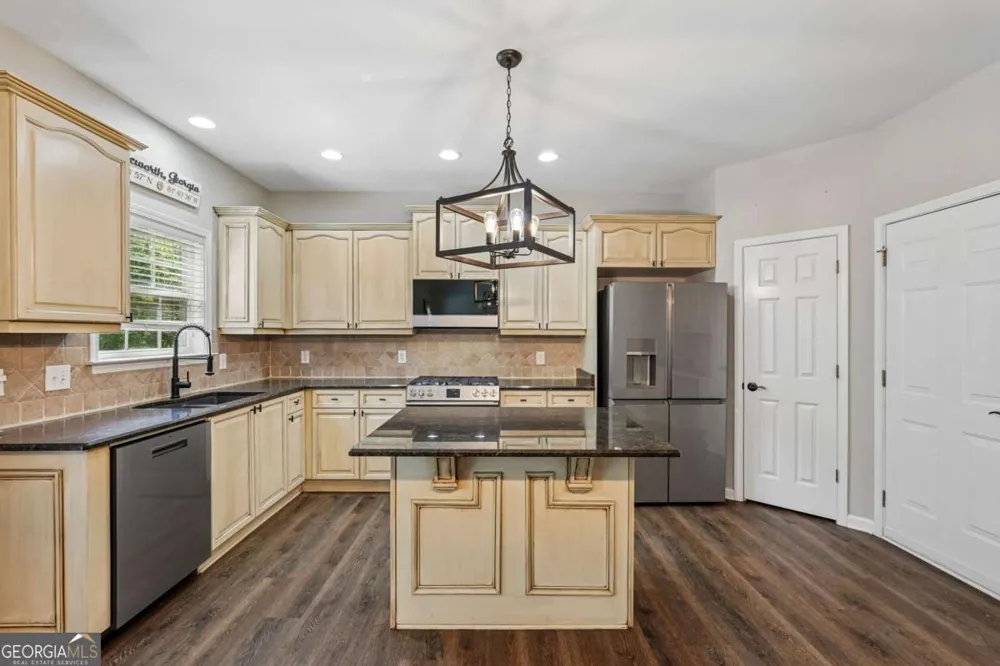 148 Gemstone LN Acworth, GA 30101