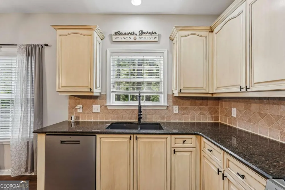 148 Gemstone LN Acworth, GA 30101