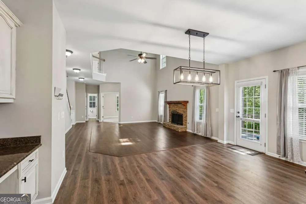 148 Gemstone LN Acworth, GA 30101
