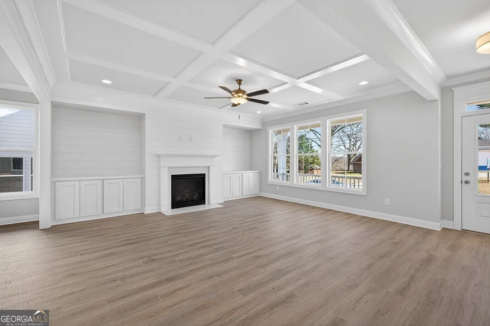 5554 Spring ST Flowery Branch, GA 30542
