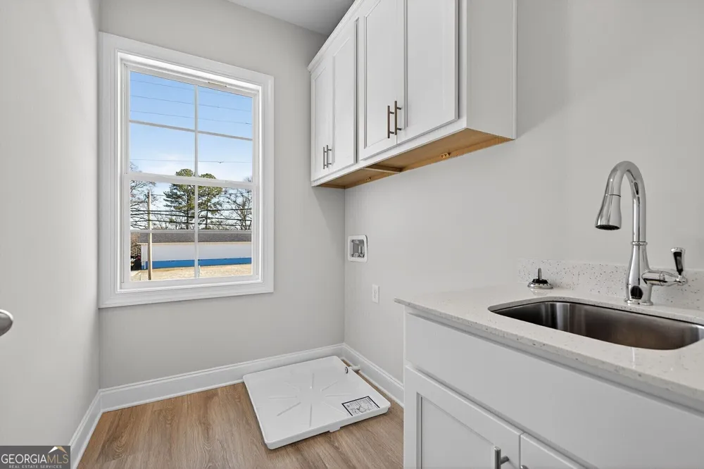 5554 Spring ST Flowery Branch, GA 30542