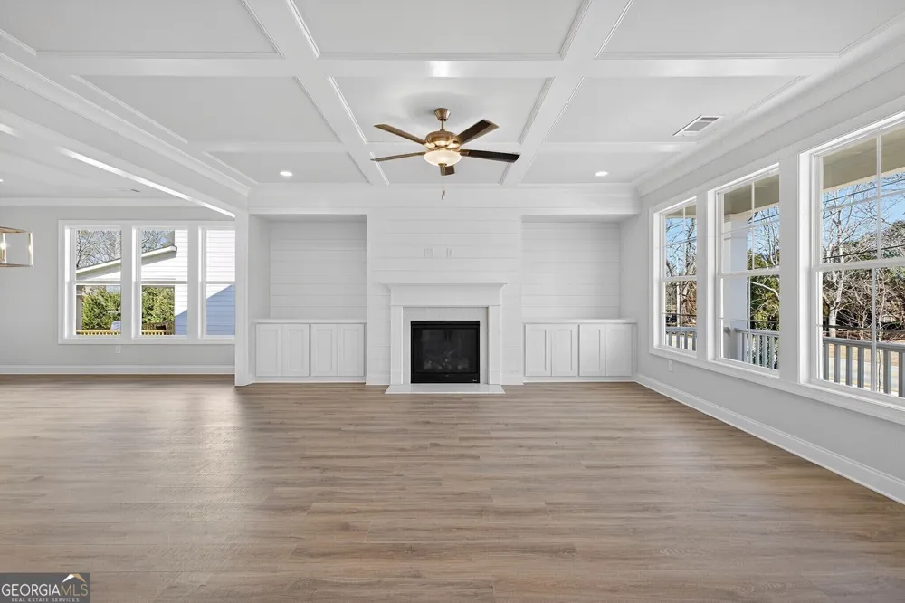 5554 Spring ST Flowery Branch, GA 30542